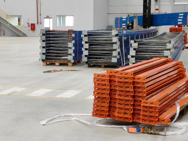 Porta-paletes instalados em galpão logístico pela MBS Soluções Industriais em Itajaí, SC